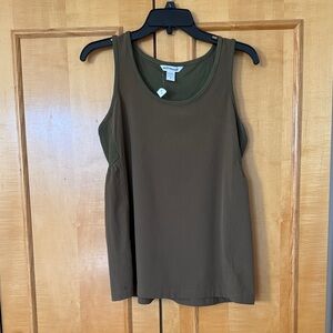 New ATHLETA Small Petite sleeveless green top with a flowing back🍀🍀